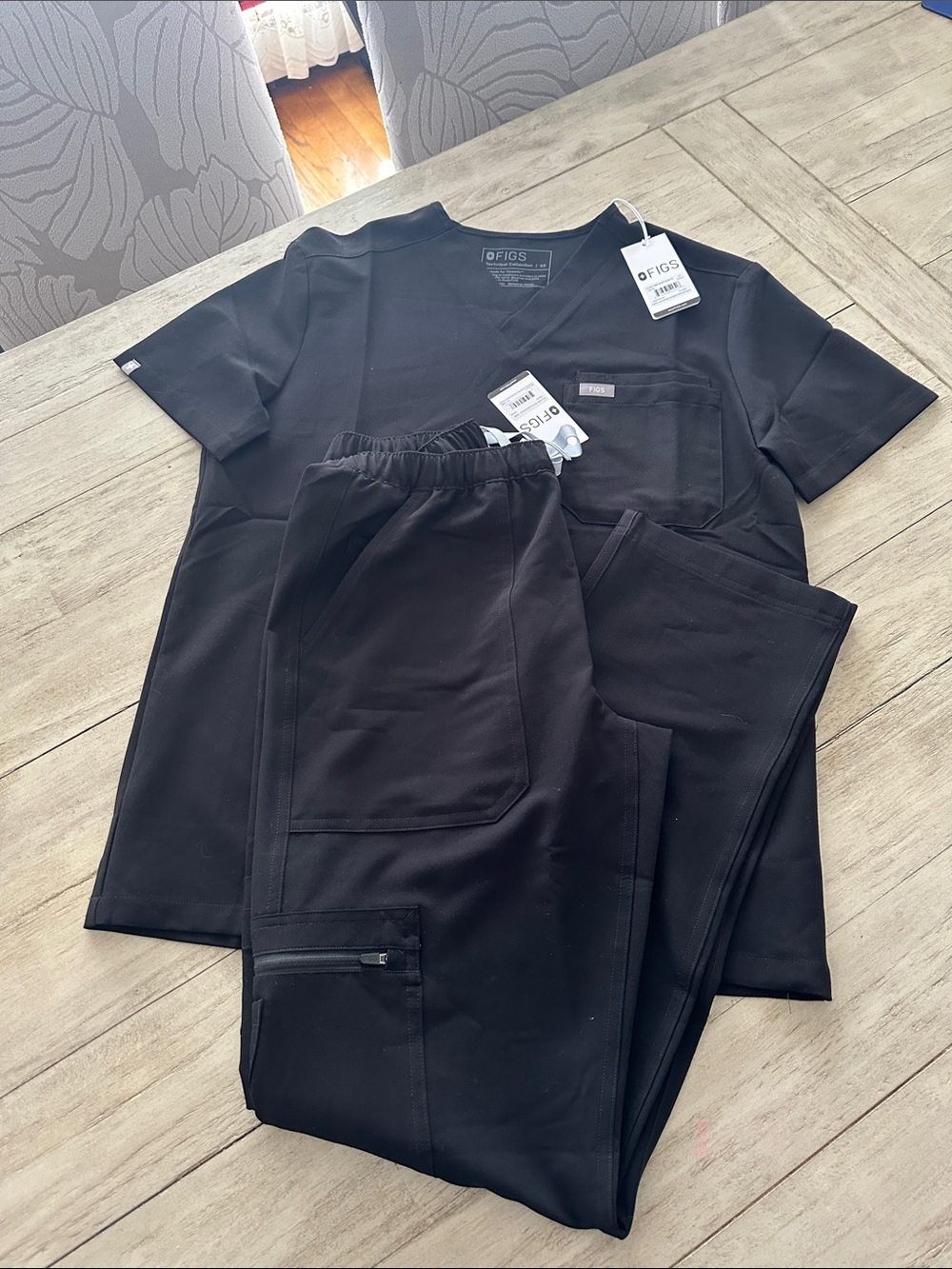 FIGS Men’s XS black set Cairo Straight-Leg Scrub Pant™ Leon Scrub Top